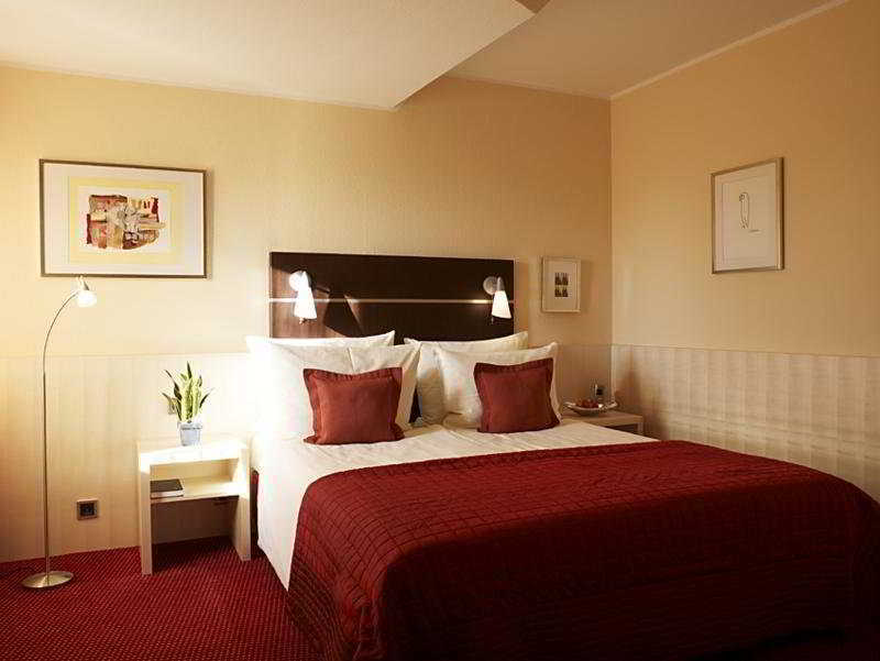 Hotel Uhu Garni Cologne Exterior photo